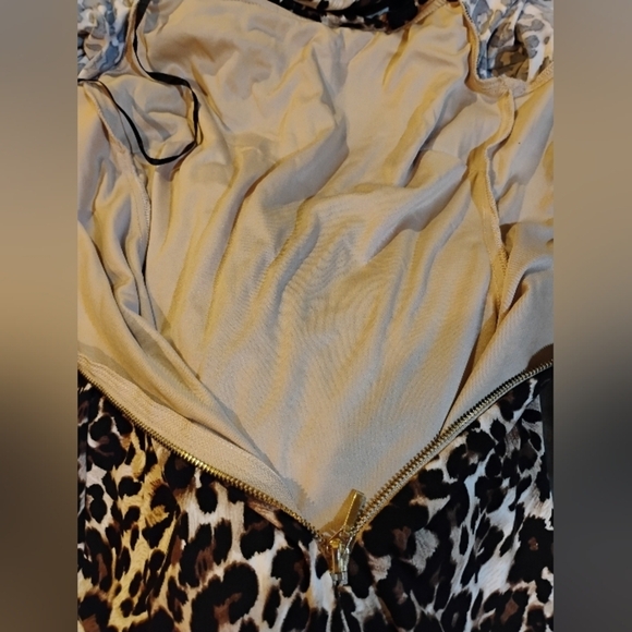 DKNY Size Small Leopard Print Very Soft Sweater and Premier Armor Dress Size 2 - Picture 13 of 16